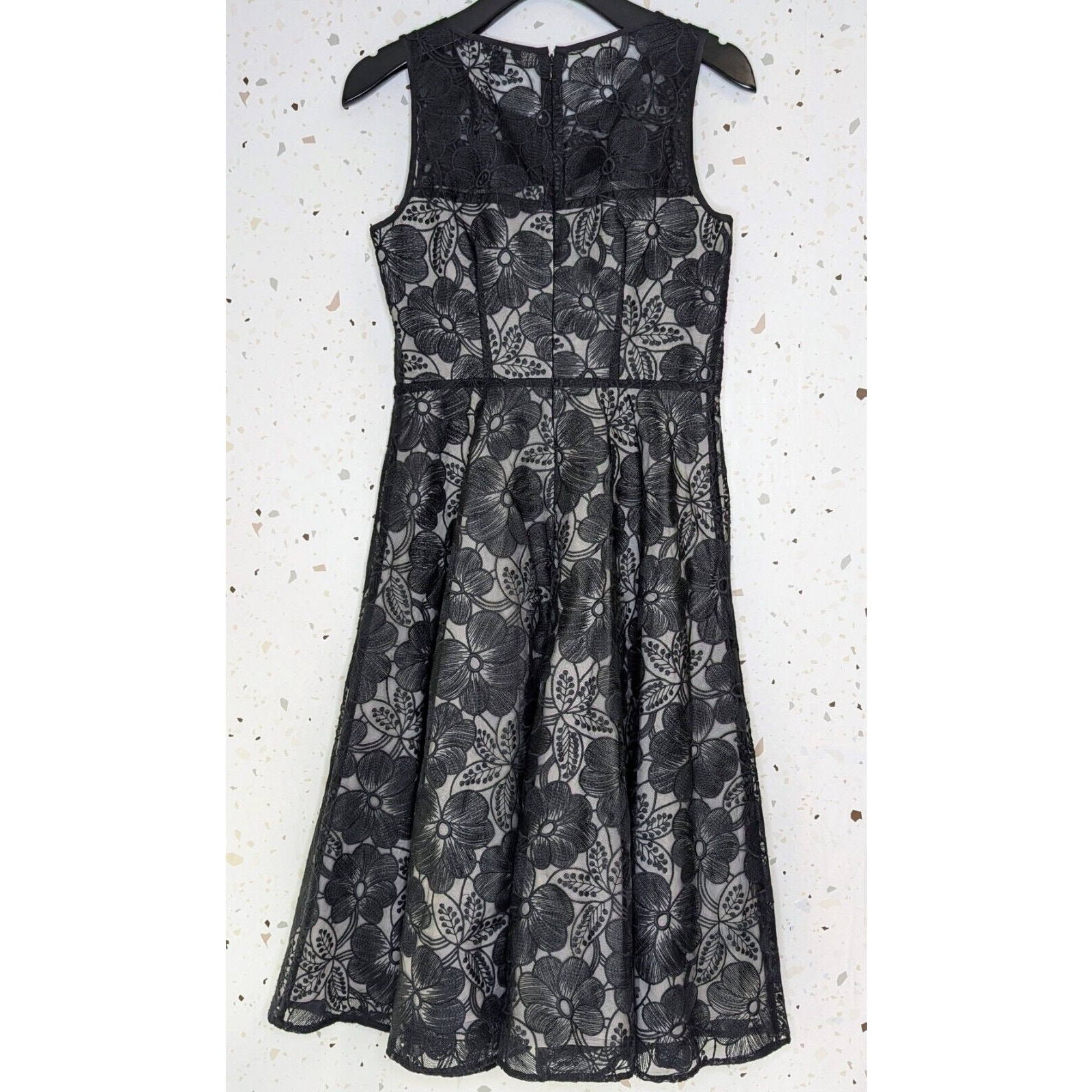 Lbd Ann Taylor Black Lace V-Neck Lined Circle Skirt Dress Size 2